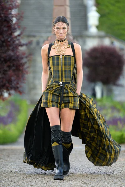 Look 32